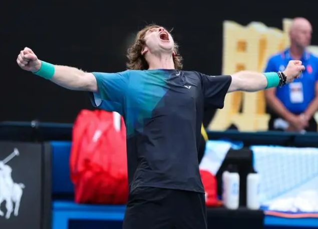 越来越迫在 越来越迫在